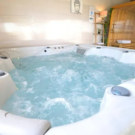 Holiday home Maison De 5 Avec Piscine Privee Sauna Et Terrasse A Poussieu Bellegarde-Poussieu