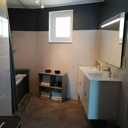 Holiday home Maison De 5 Avec Piscine Privee Sauna Et Terrasse A Poussieu Bellegarde-Poussieu